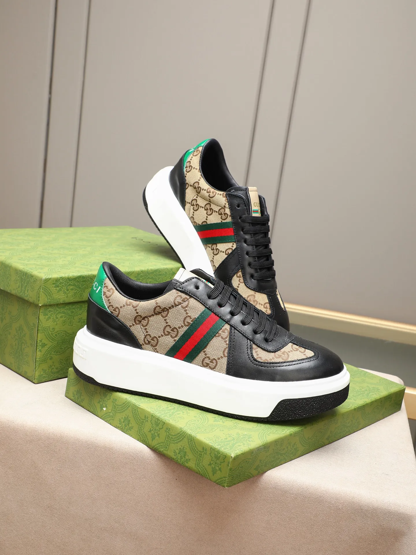 Men's shoes 💰480 New men's shoes GUCCI Fashion trend Made of first-layer calfskin ➕ washed sheep lining! The foot feels super comfortable and the workmanship is impeccable. Foam ultra-light outsole, size: 38-44 (45 customized) 4 colors to choose from!